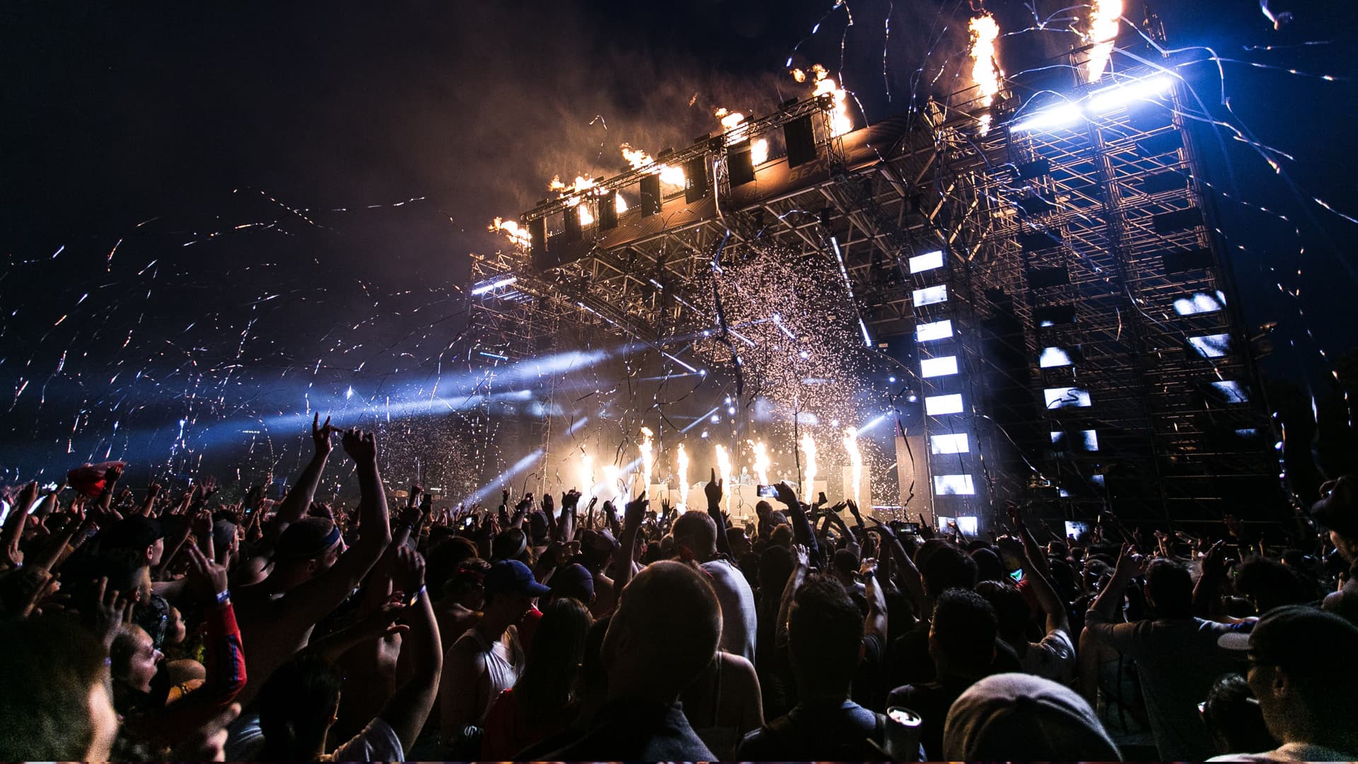 Live Service Sardegna - Background